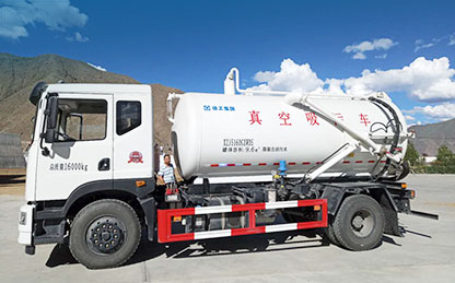 NG电子游戏吸污车在西藏清洁作业