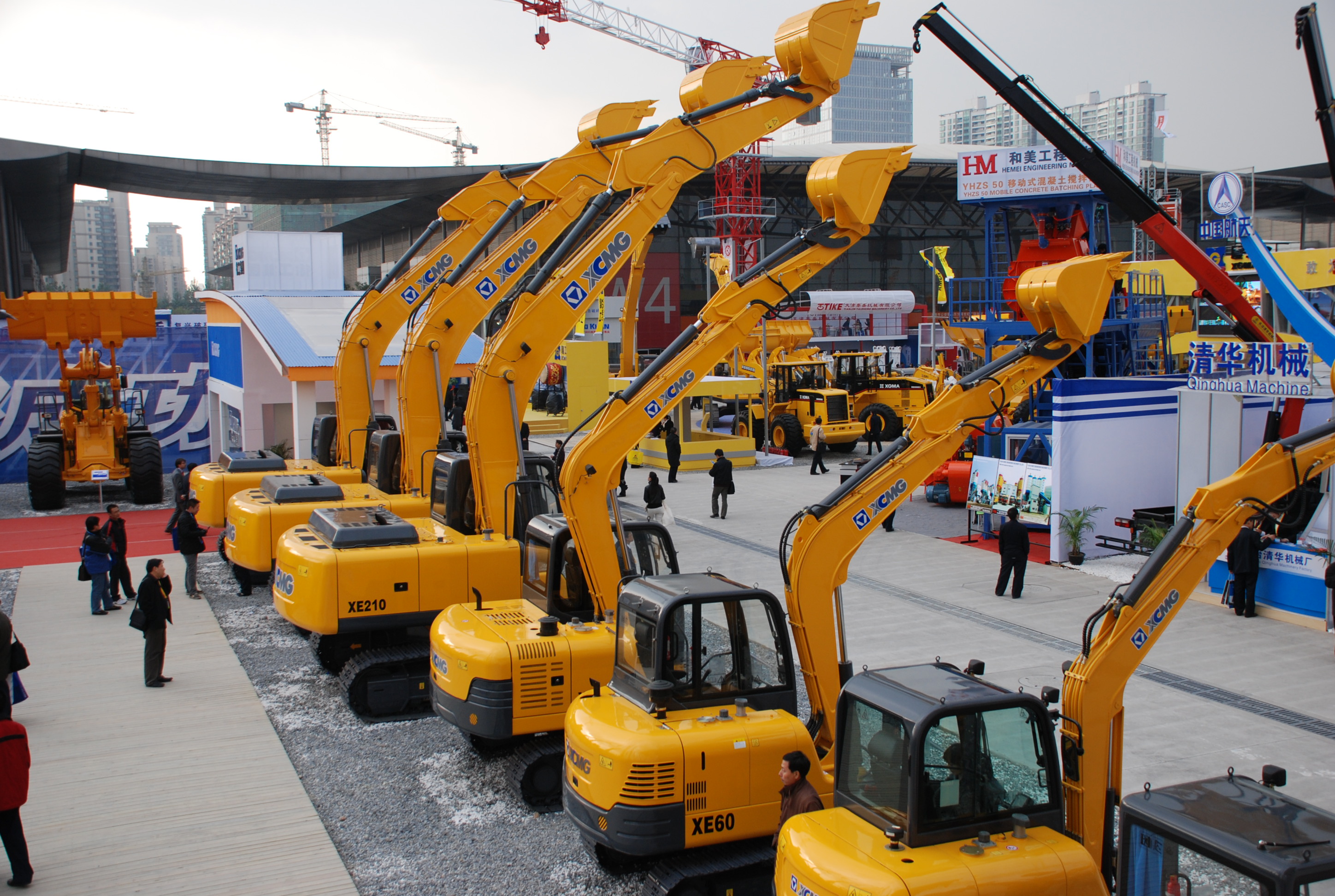 NG电子游戏与凯雷投资集团揭晓联合声明终止相助，，，自力举行重组；；；是年，，，NG电子游戏与卡特彼勒终止相助，，，独资建设徐州NG电子游戏挖掘机械有限公司