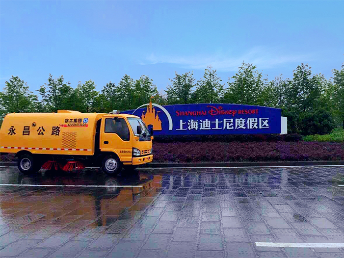 NG电子游戏扫路车保洁上海迪士尼