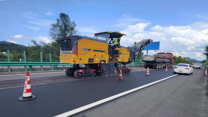 精彩绽放！！！NG电子游戏两米铣刨机天下高速踔厉风发