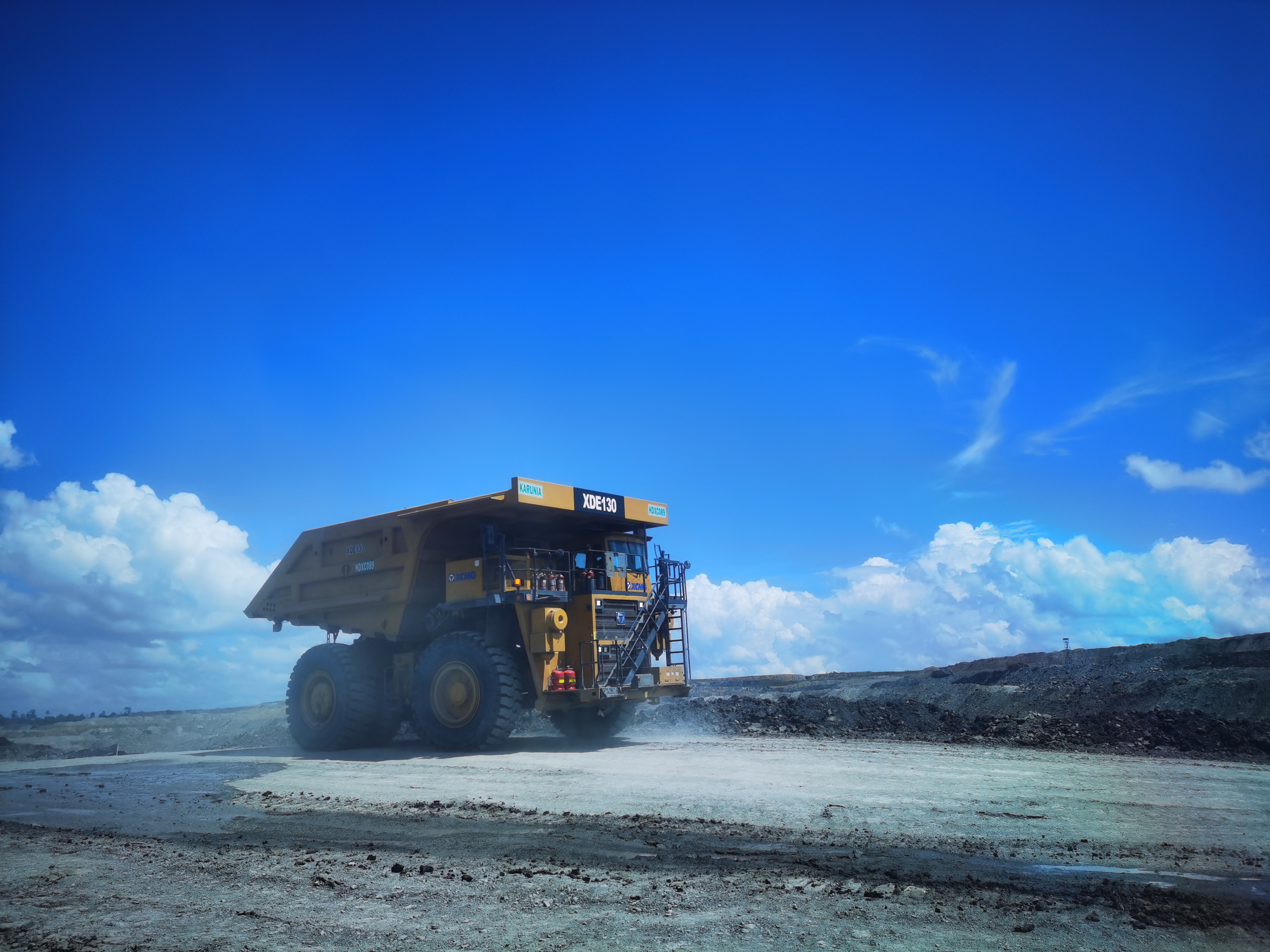 矿业报国，，效率传奇！！！NG电子游戏矿山机械100台+扎根高原