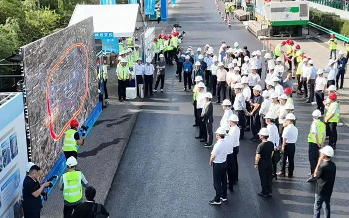 NG电子游戏数字化智能施工集群助力西安绕城高速养护工程！！！