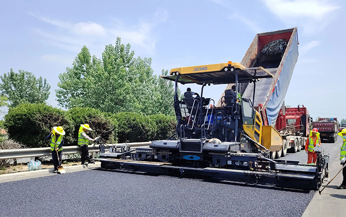 RP905IV摊铺机闪灼淮徐高速！！！