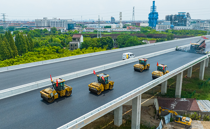 揭秘！！！常泰长江大桥怎样实现超宽桥面“一键铺平”？？