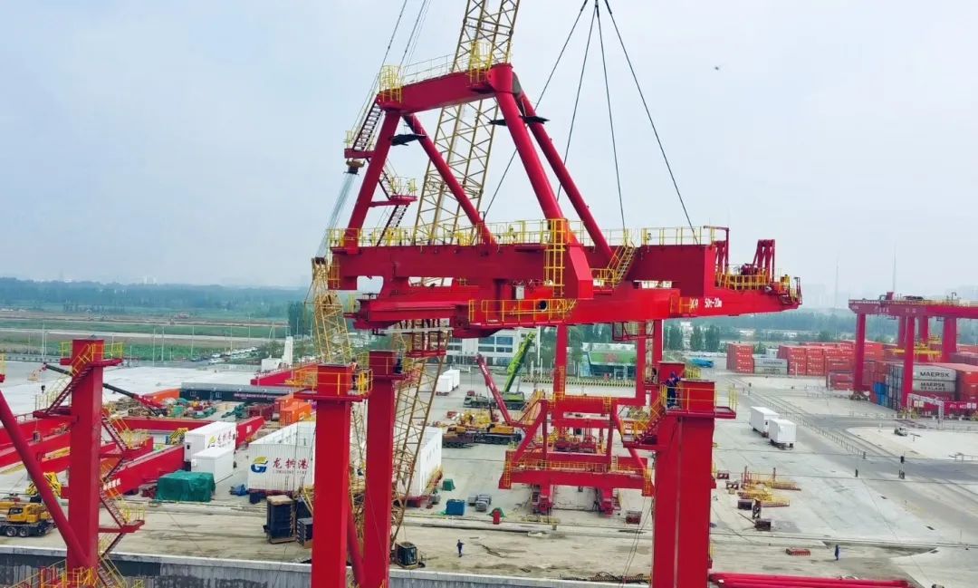 吊装多元化！！！看NG电子游戏XGC500-I履带起重机怎样“吊”起重机