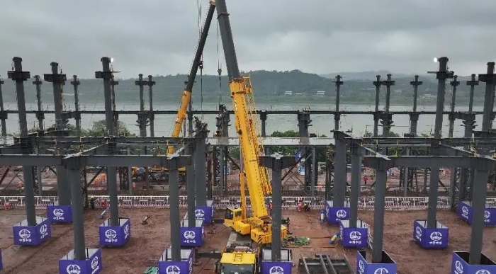 这把高端局！！！NG电子游戏G2起重机助力成渝铁路刷新！！！