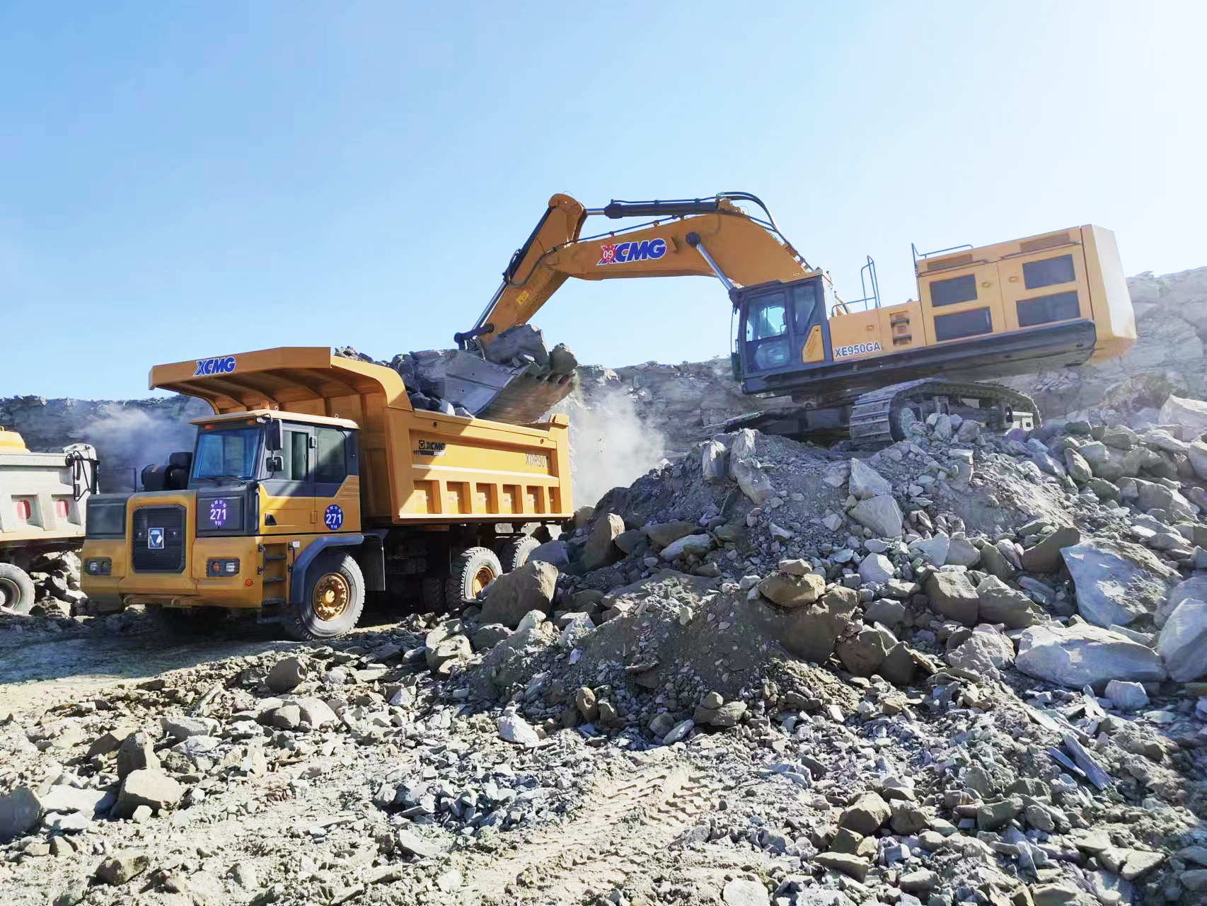 “黄金同伴”—XE950GA与XDR90完善组合，，高效赋能矿山开采