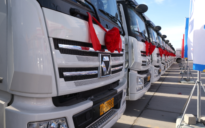 低碳先锋！NG电子游戏自然气牵引车批量交付西北客户