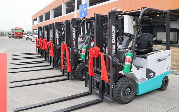 NG电子游戏新能源叉车批量交付华东某航空枢纽