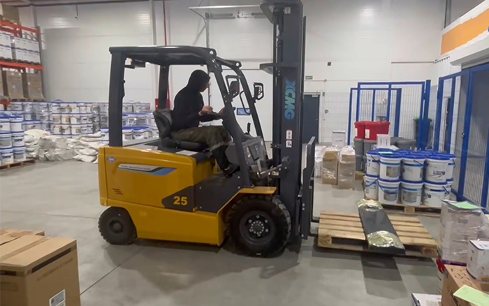 NG电子游戏新能源叉车赋能哈萨克斯坦阿拉木图客栈