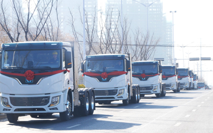 百台齐发，，千台签约！NG电子游戏新能源牵引车奔赴浙江