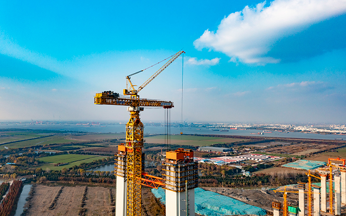 最重522吨！！！NG电子游戏超大塔助力张靖皋长江大桥冲刺六项“天下之最”