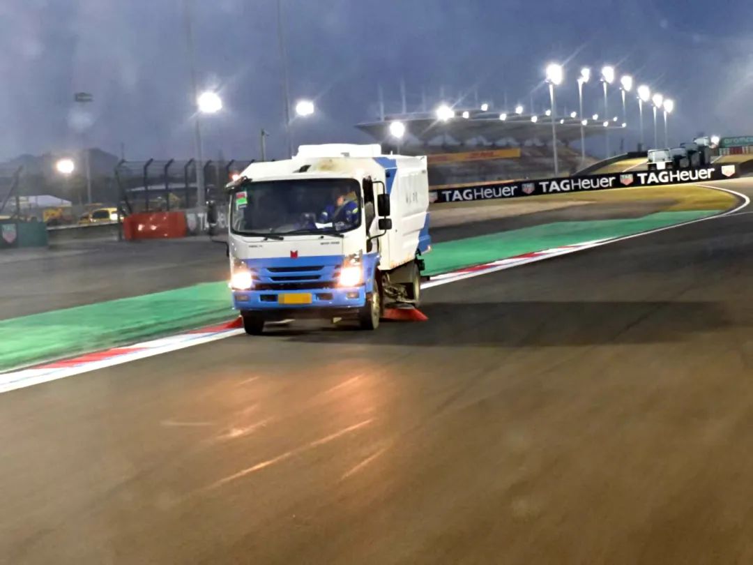 起猛了，，，居然在上海F1赛场上看到了TA...