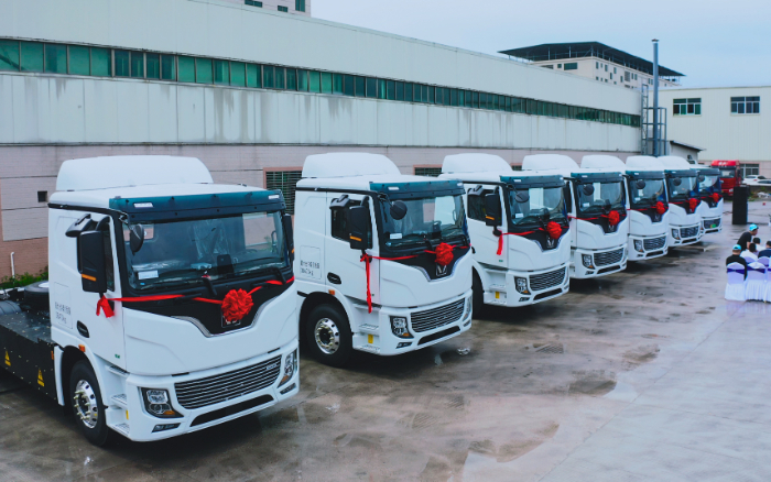 预见“梅”好！百台NG电子游戏底置充电牵引车奔赴广东梅州