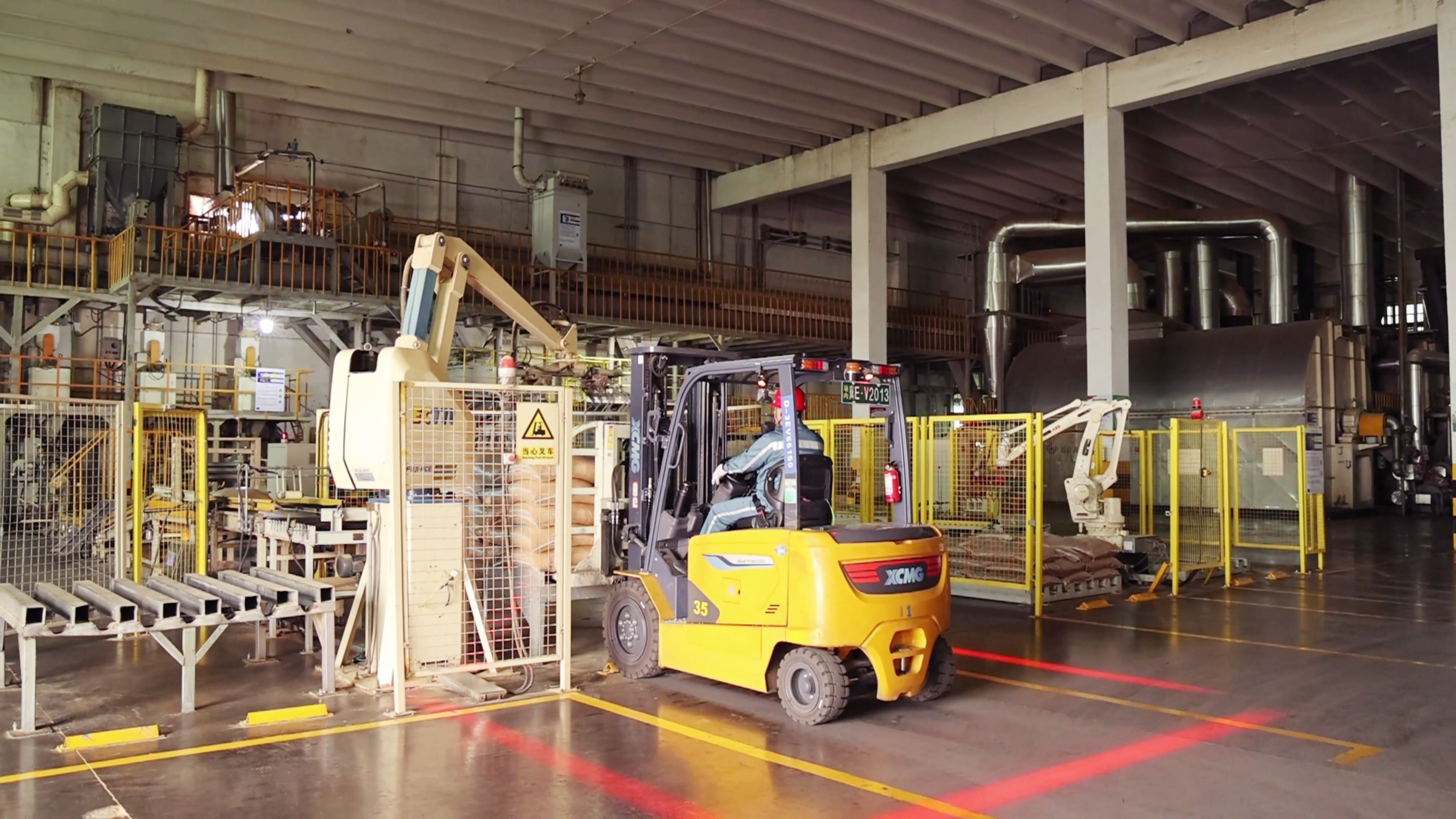 NG电子游戏鲲鹏系列新能源叉车，，食物厂物料搬运新方案