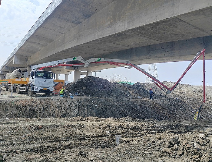 轻灵稳！！！NG电子游戏33米泵车领航新城镇基建