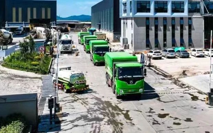 NG电子游戏新能源自卸车擦亮都会建设绿色底色