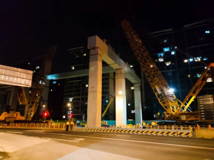 双机联动，毫米操控！！！NG电子游戏XGC11000高效破解高架桥施工难题