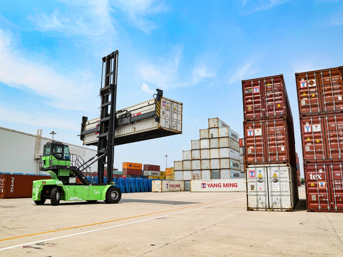 赛场竞锋芒！“NG电子游戏杯”堆高机操作员手艺大赛见证“真功夫”