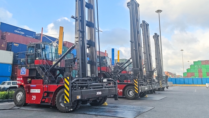 逐绿向新，，东方大港涌动“NG电子游戏纯电实力”！